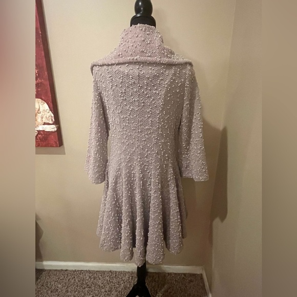 Elegant Song & Sung Stretch Tweed Coat in Taupe, size Small - Picture 3 of 9